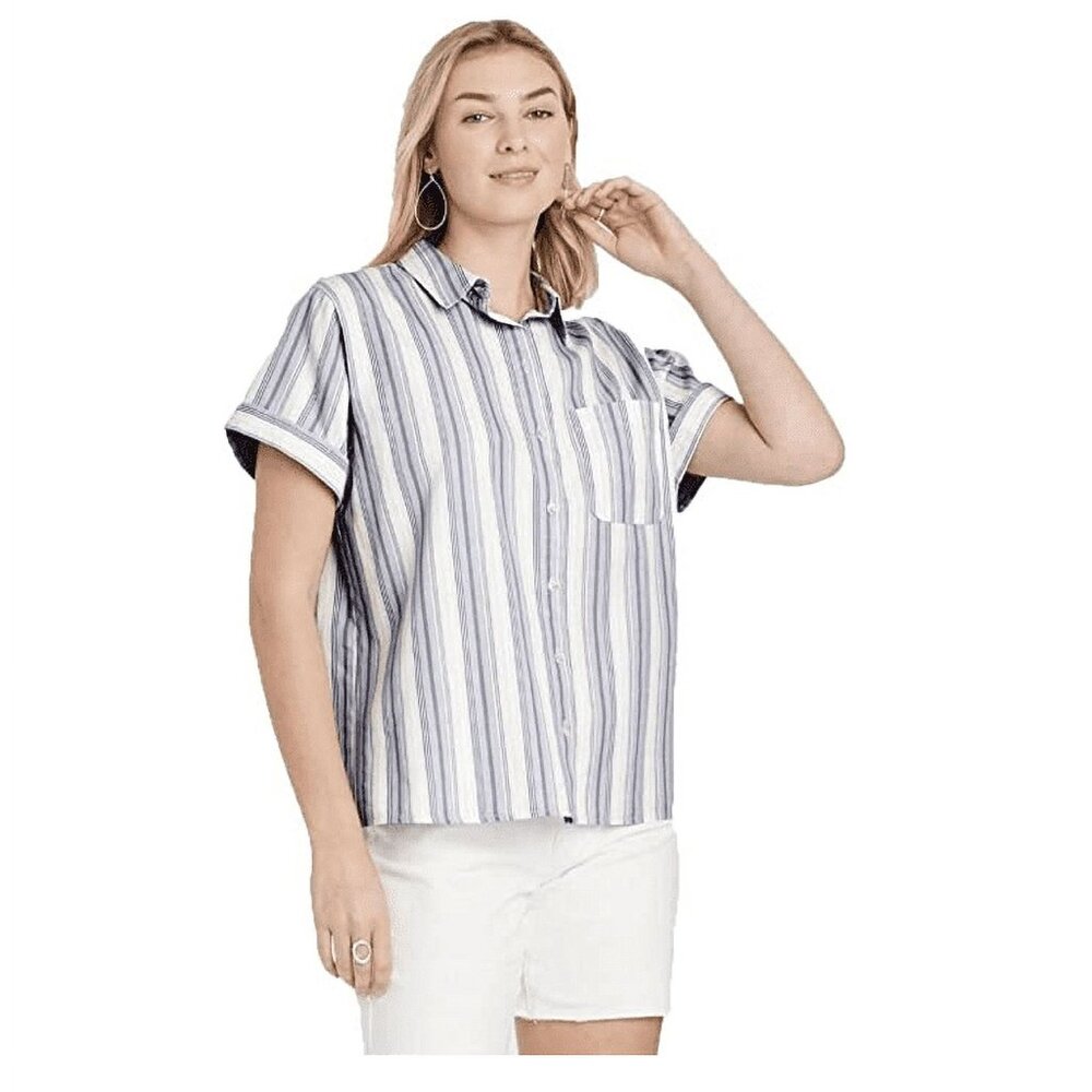 Universal Thread Women's Short Sleeve Button-Down Shirt - Gray Stripe